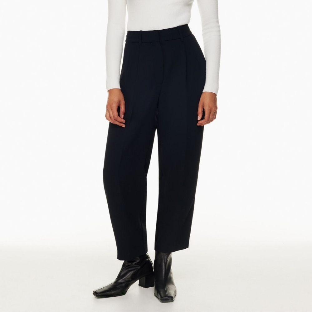 Aritzia Wilfred Carrot Pants Crepette - Black, Size 0 Regular Length